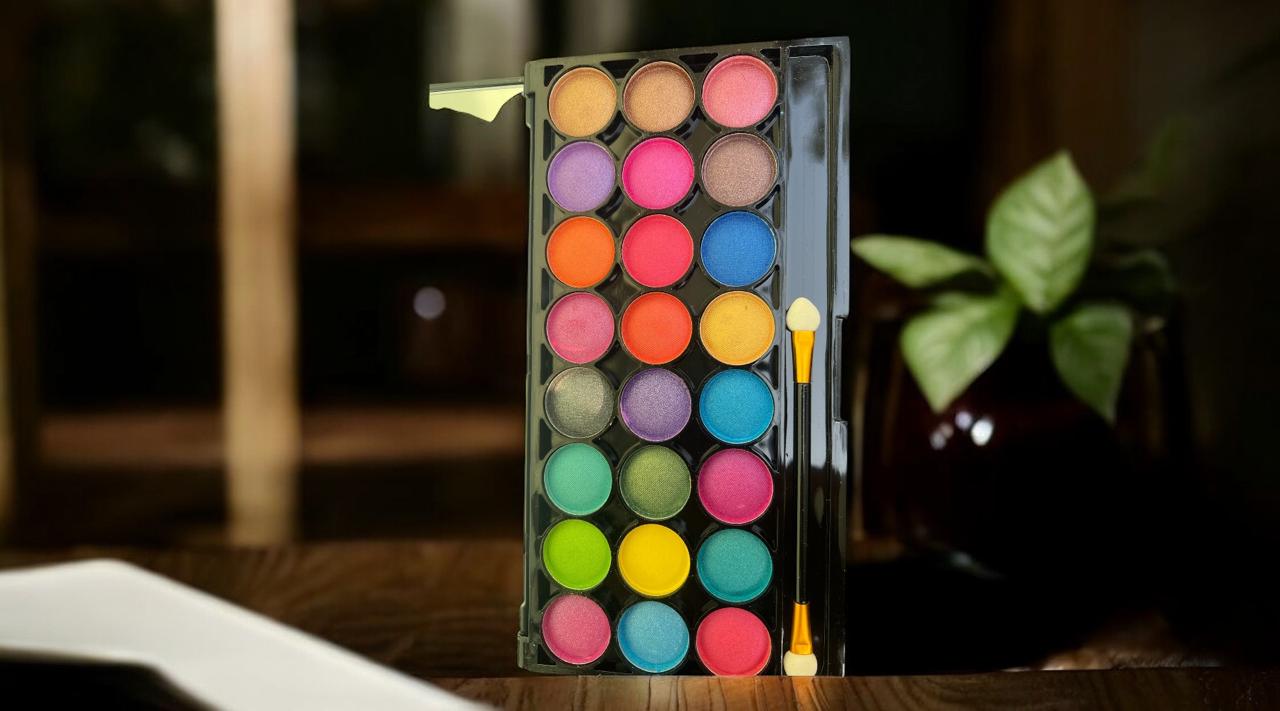 Glamour Touch Eyeshade kit with 24 colors