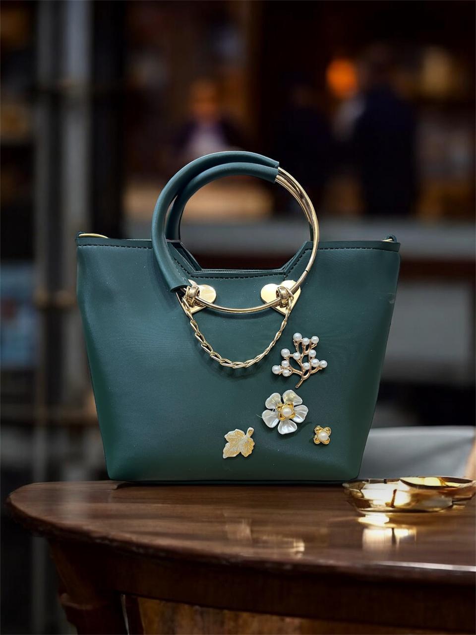 Pearl flower handbag